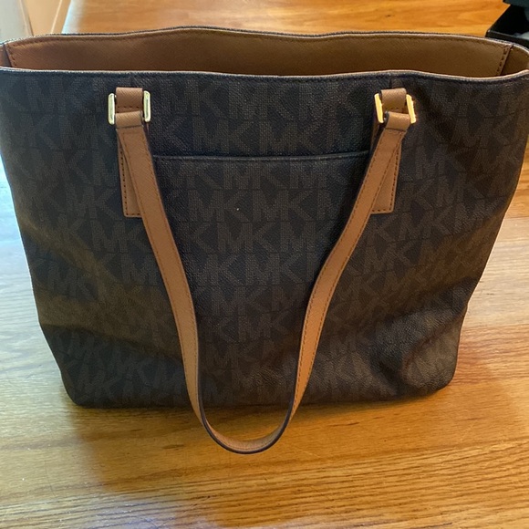 Michael Kors tote - Picture 2 of 3